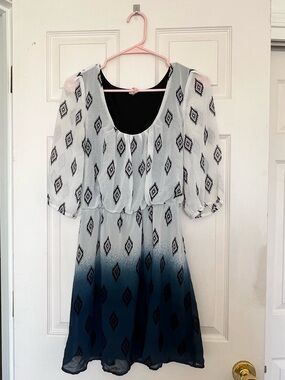 Source Unknown White and Navy Ombre Geometric Long Sleeve Dress